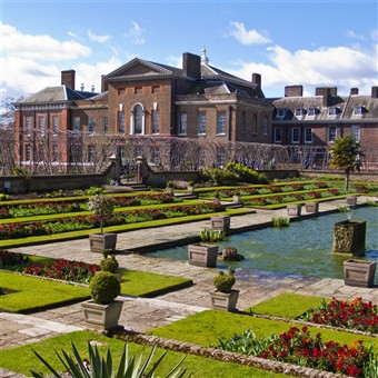 A Royal Palace Explorer and Theatre Break