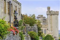 Englands Mighty Castles and Stately Homes