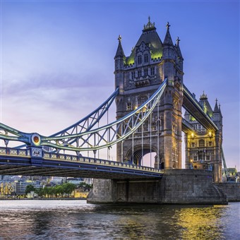 Tower of London, Hampton Court & Buckingham Palace